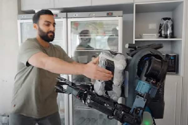 Israel Menteebot Humanoid Robot