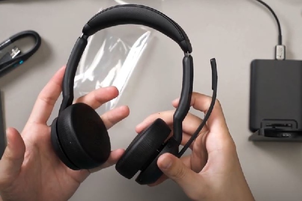 Comfy Jabra Evolve2 55 Review