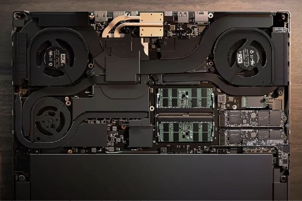 Lenovo Legion 9 16IRX9 Review