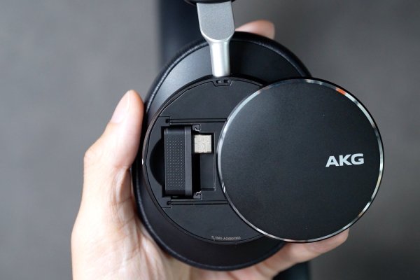 AKG N9 Hybrid Headphones Review